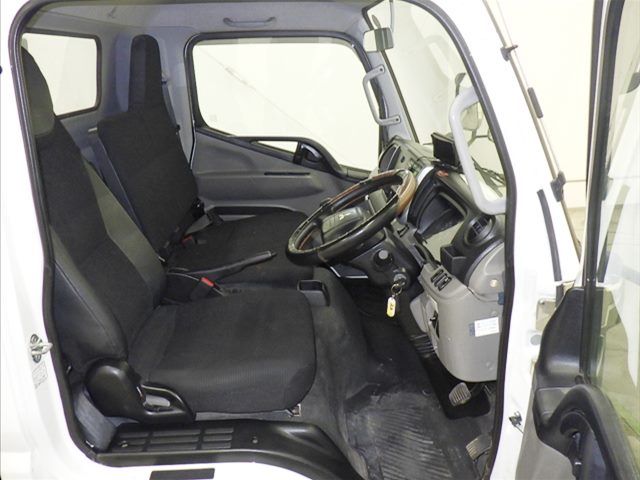 2020 Mitsubishi Fuso Canter With crane auction photo 5