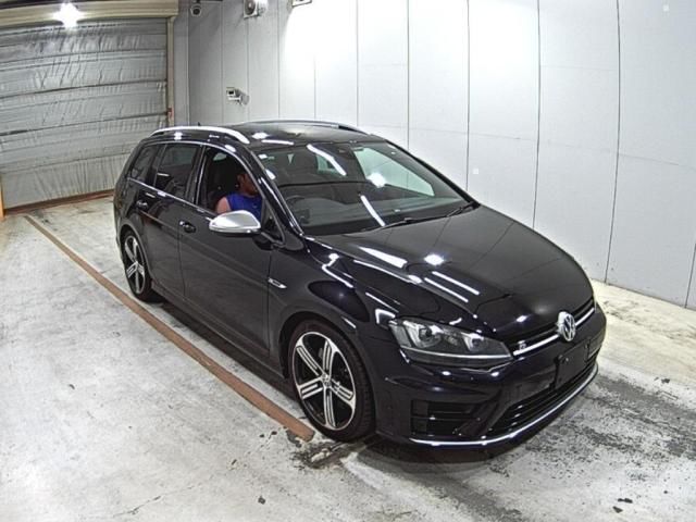 2017 Volkswagen ゴルフRヴァリアント Japan auction vehicle