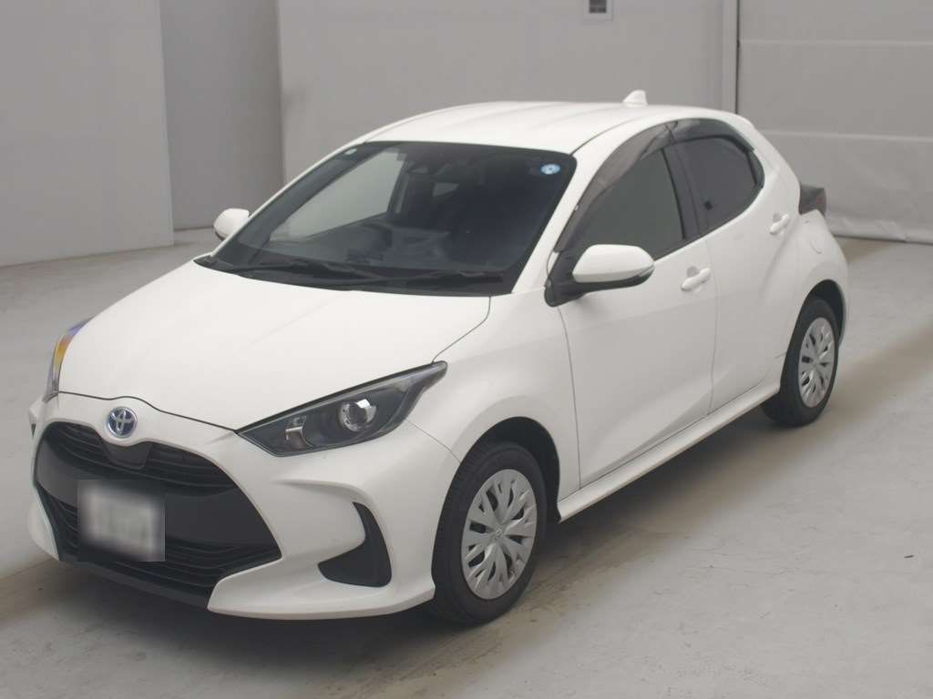 2022 Toyota Yaris ハイブリッドX 4WD Japan auction vehicle