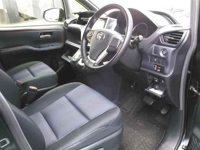 2015 Toyota Voxy ZS auction photo 3
