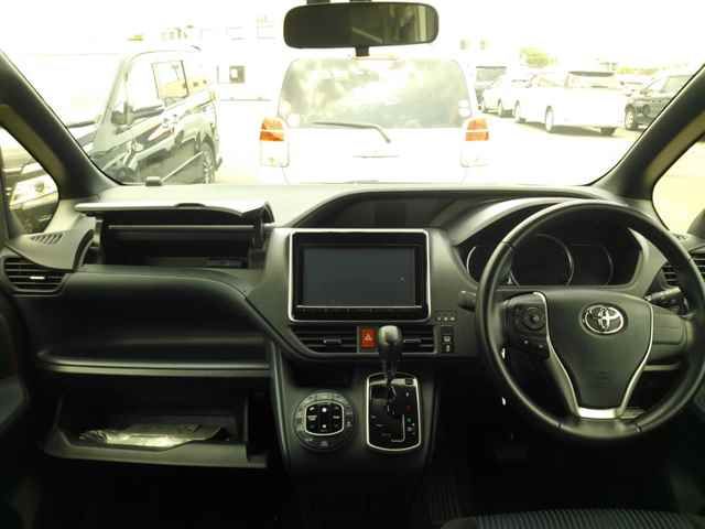 2015 Toyota Voxy ZS auction photo 8