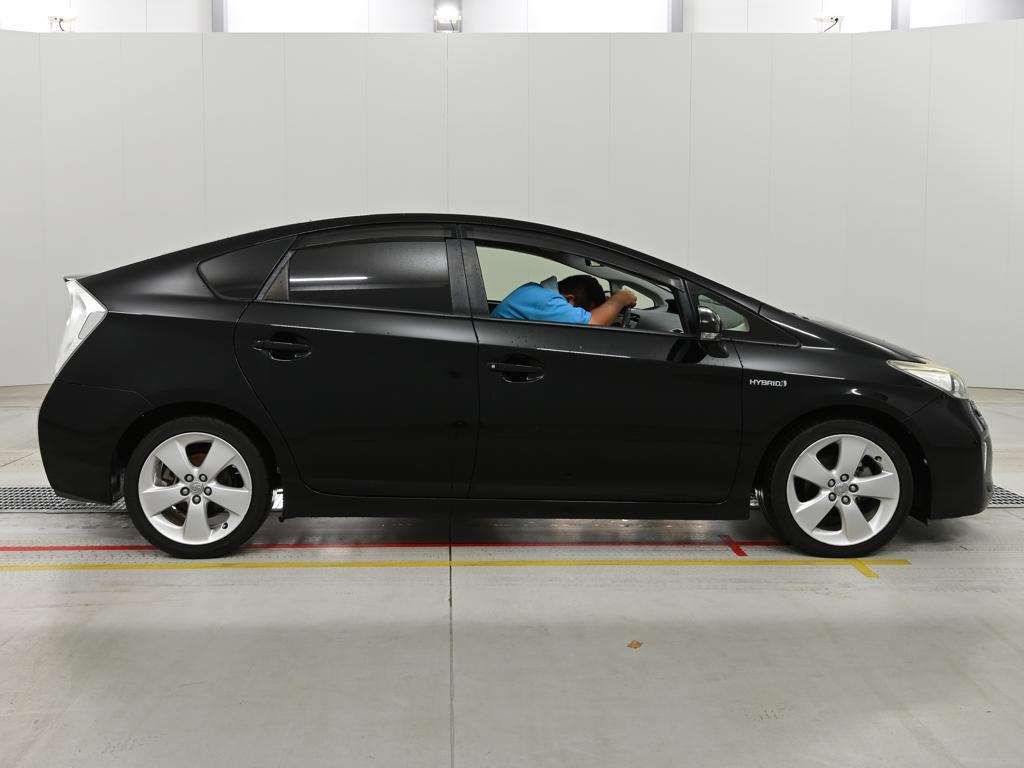 2015 Toyota Prius S Touring Selection auction photo 3