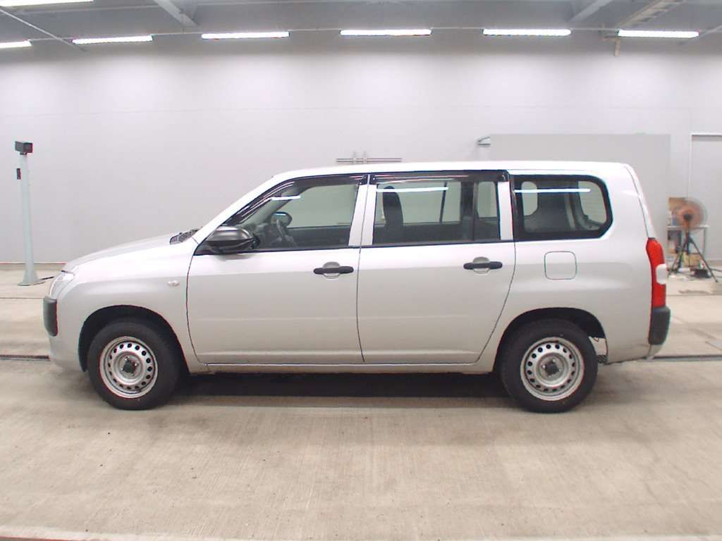 2021 Toyota Probox DX Comfort 4WD auction photo 4