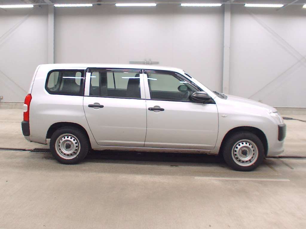 2021 Toyota Probox DX Comfort 4WD auction photo 3