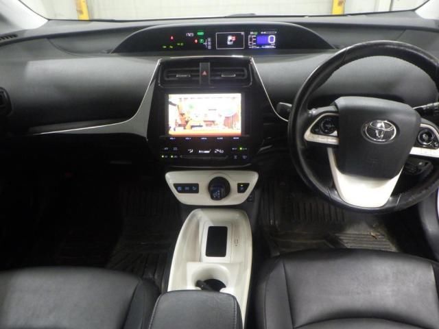 2016 Toyota Prius Aツーリングセレクション auction photo 3