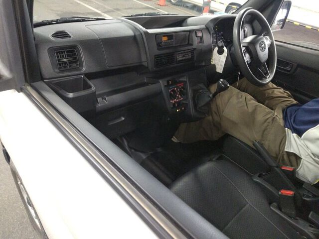 2022 Toyota Pixis Van auction photo 3