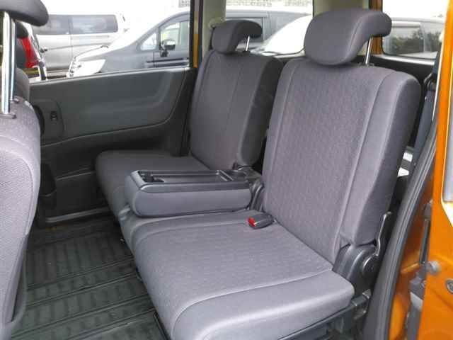 2006 Nissan Serena 20S auction photo 9