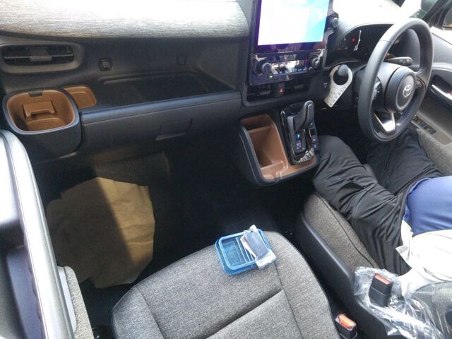 2026 Toyota Sienta ハイブリッドZ auction photo 3