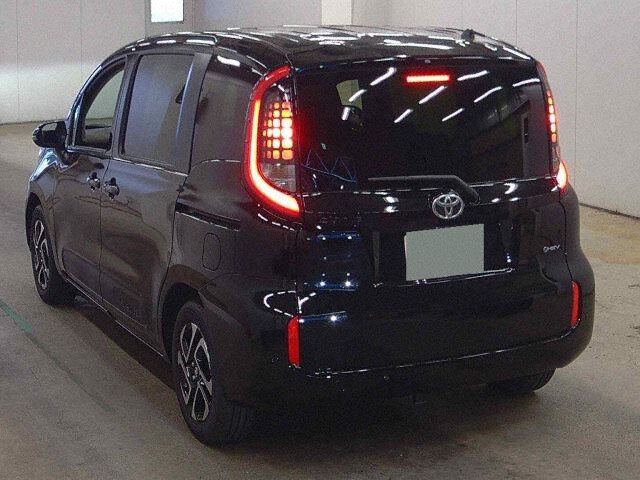2026 Toyota Sienta ハイブリッドZ auction photo 2