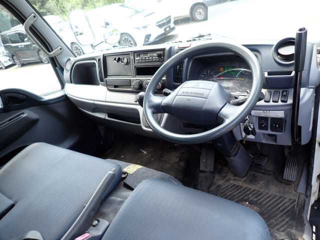 2014 Mitsubishi Fuso Canter 2.5t Power Distribution Work Vehicle with Lift auction photo 6