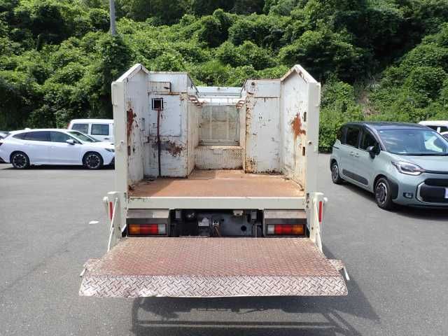 2014 Mitsubishi Fuso Canter 2.5t Power Distribution Work Vehicle with Lift auction photo 3