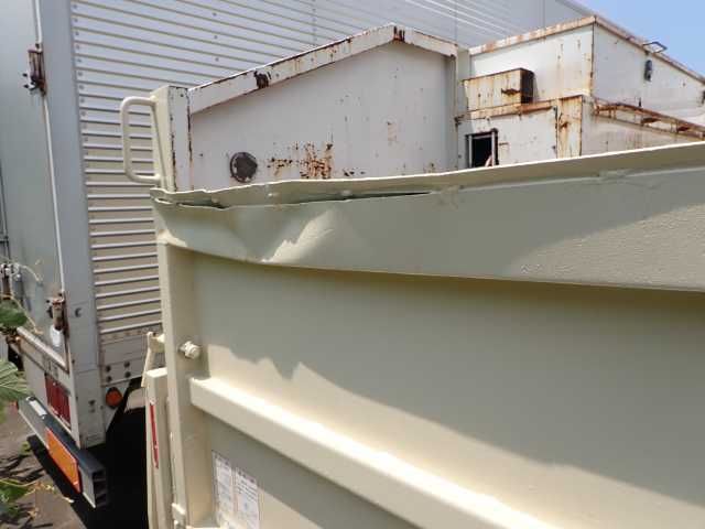 2014 Mitsubishi Fuso Canter 2.5t Power Distribution Work Vehicle with Lift auction photo 9