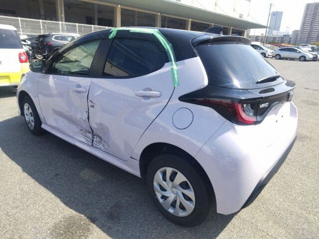 2023 Toyota Yaris auction photo 2