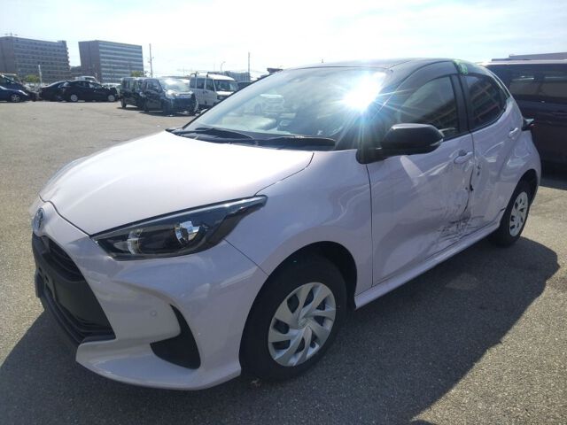 2023 Toyota Yaris auction photo 4