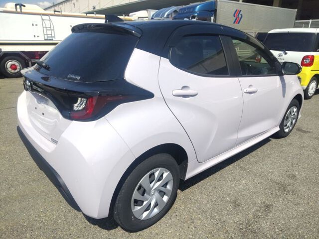 2023 Toyota Yaris auction photo 5