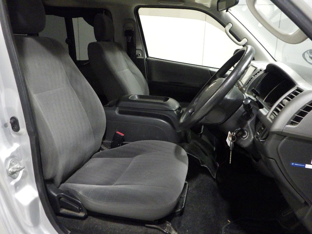 2012 Toyota Hiace Super GL auction photo 6