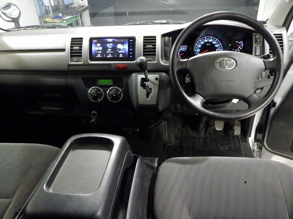 2012 Toyota Hiace Super GL auction photo 3