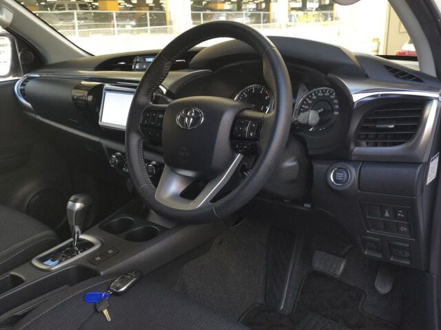 2021 Toyota Hilux Z 4WD auction photo 3