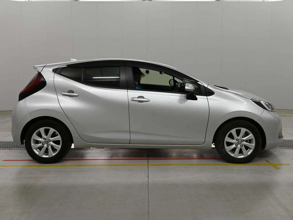 2021 Toyota Aqua Z auction photo 3