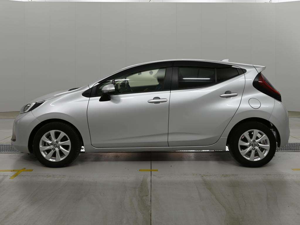 2021 Toyota Aqua Z auction photo 4