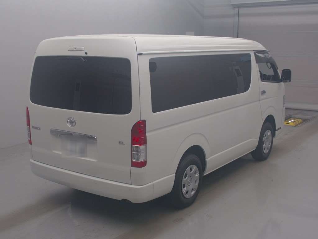 2023 Toyota Hiace GL 4WD auction photo 2