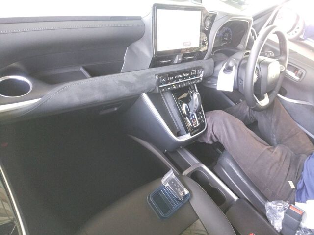 2026 Toyota Voxy Hybrid S-Z auction photo 3