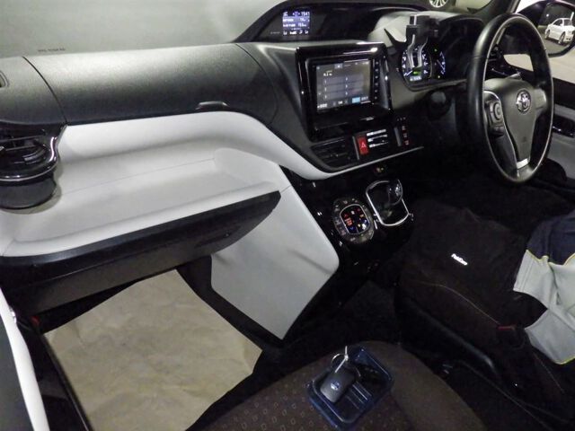 2019 Toyota Noah HV G auction photo 3