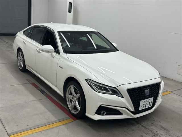 2019 Toyota Crown G Executive Four 4WD Japan auction vehicle