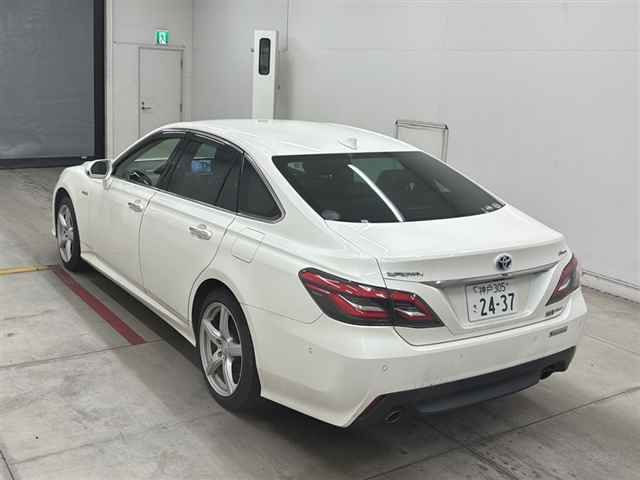 2019 Toyota Crown G Executive Four 4WD auction photo 2