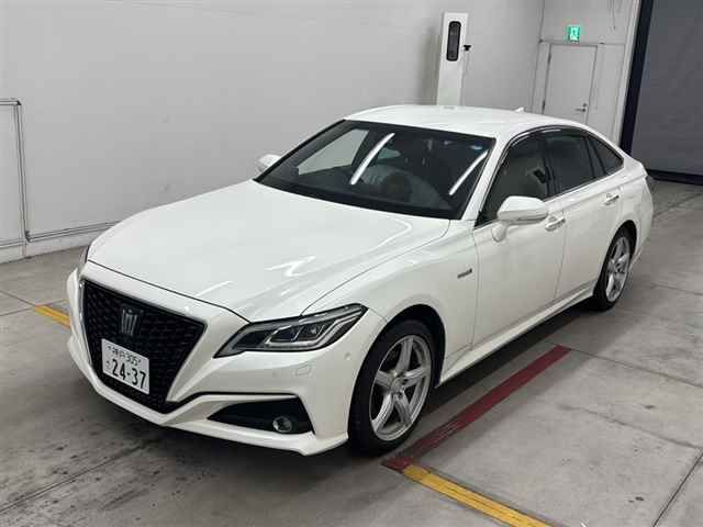 2019 Toyota Crown G Executive Four 4WD auction photo 4
