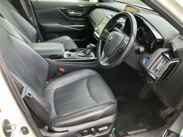 2019 Toyota Crown G Executive Four 4WD auction photo 7