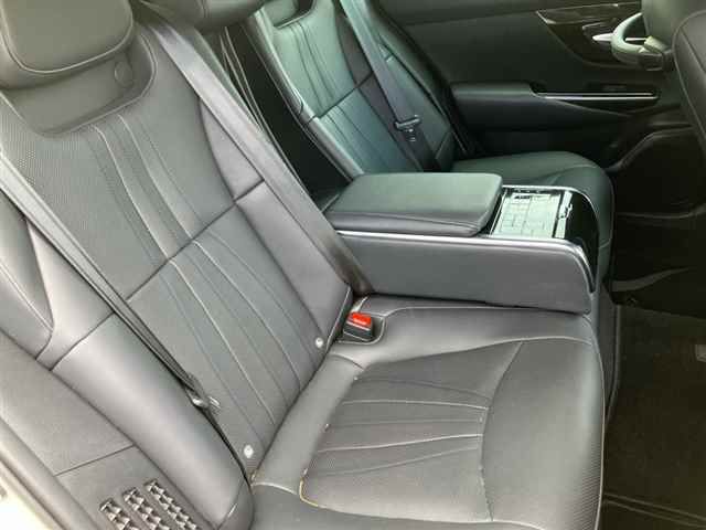 2019 Toyota Crown G Executive Four 4WD auction photo 8