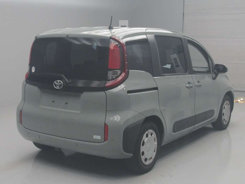 2023 Toyota Sienta G auction photo 2