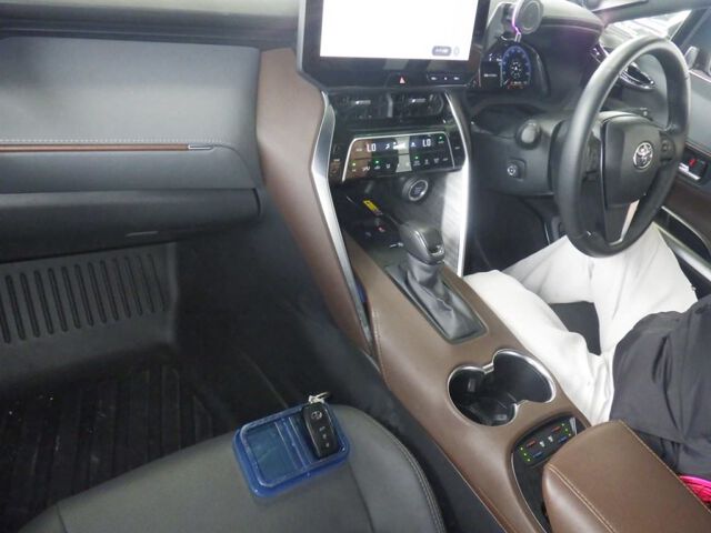 2025 Toyota Harrier Z Leather Package auction photo 3