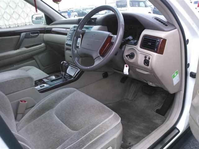 2001 Toyota Crown Royal Saloon Premium 21 auction photo 3