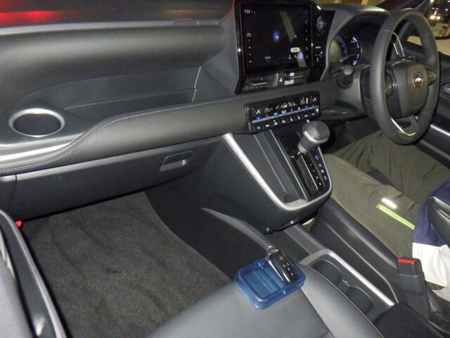 2026 Toyota Voxy ハイブリッドS-Z auction photo 3