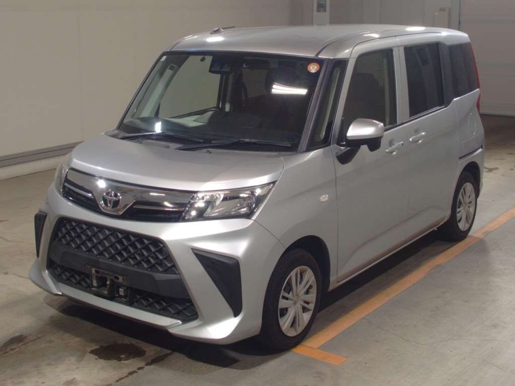 2022 Toyota Roomy X Japan auction vehicle
