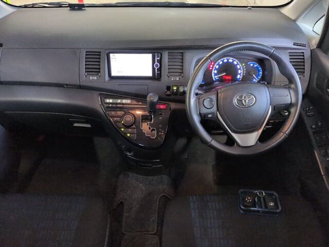 2014 Toyota Isis プラタナVセレクション auction photo 3