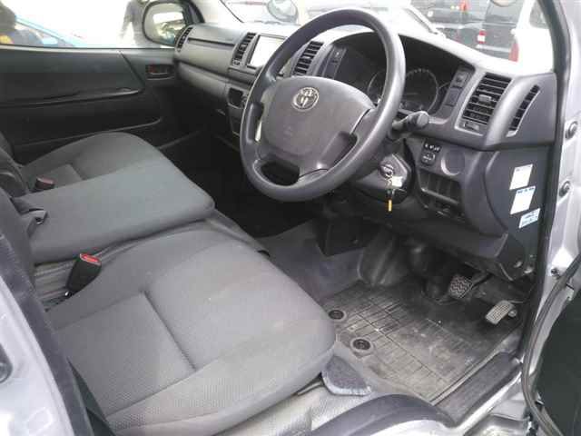2020 Toyota Hiace DX GLパッケージ auction photo 3