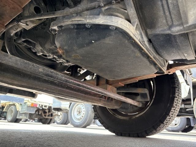 2009 Isuzu Elf 3-Ten Dump auction photo 11