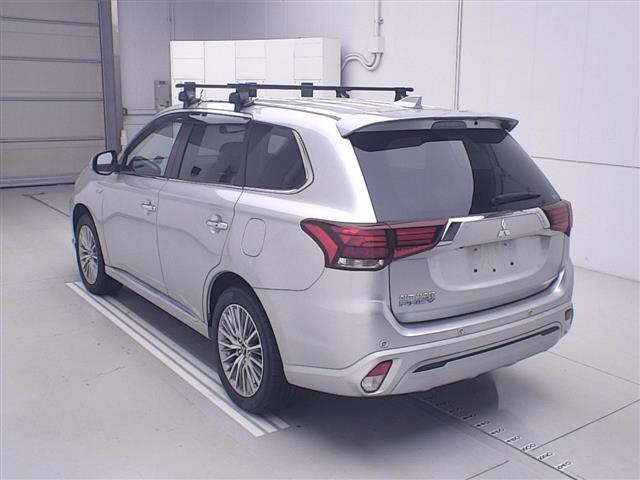 2021 Mitsubishi Outlander 4WD PHEV G Plus Package auction photo 2