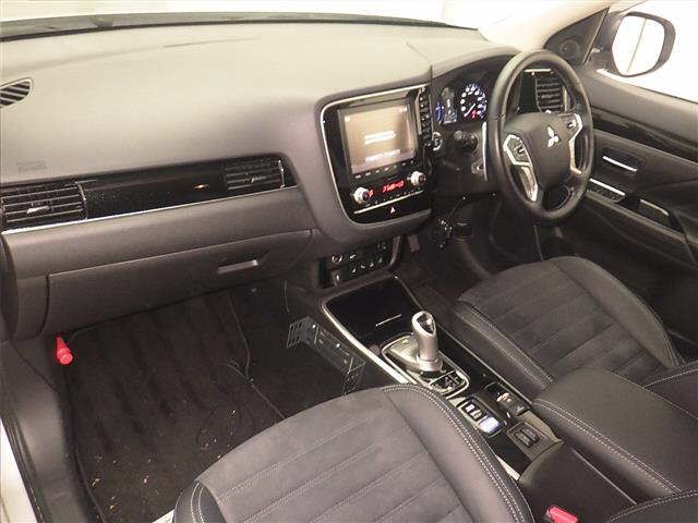 2021 Mitsubishi Outlander 4WD PHEV G Plus Package auction photo 4