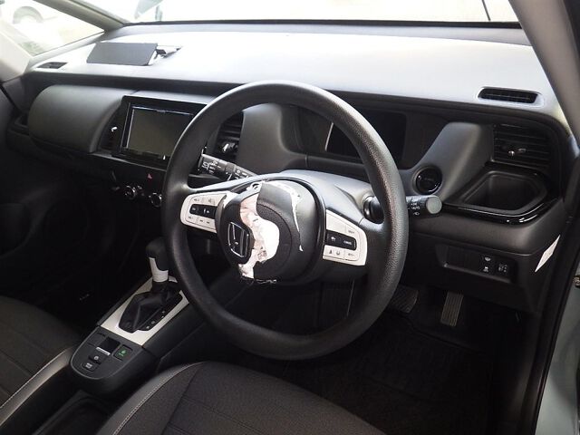 2024 Honda Fit EHEVクロスター 4WD auction photo 3