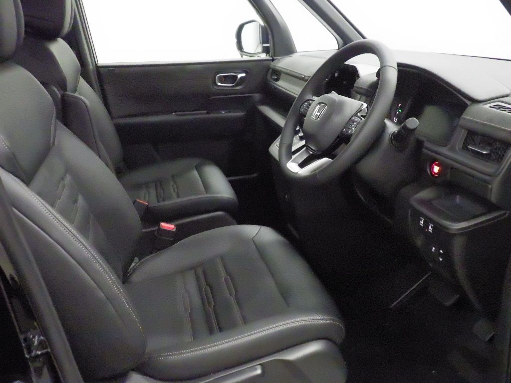 2026 Honda Stepwgn 4WD プレミアムライン auction photo 6