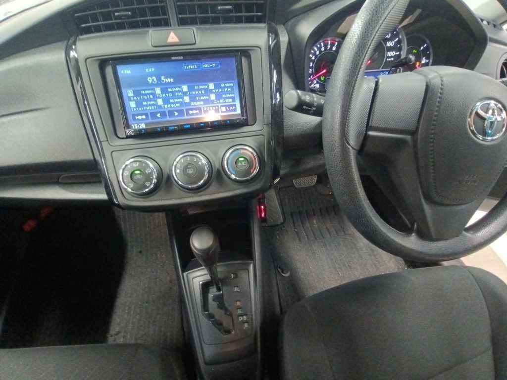 2021 Toyota Corolla Axio EX 4WD auction photo 11