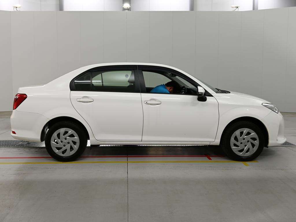 2021 Toyota Corolla Axio EX 4WD auction photo 3