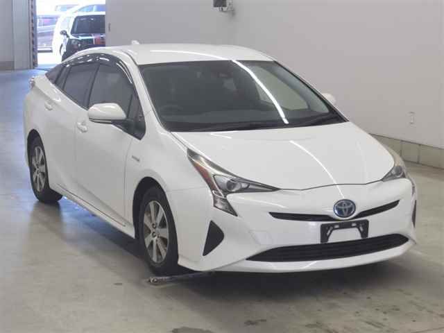 2016 Toyota Prius S Japan auction vehicle