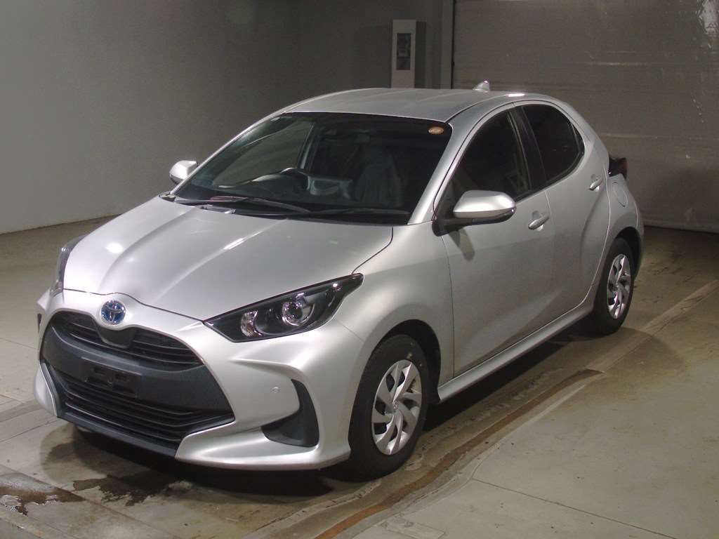 Japan Auction Vehicles 4 2021 Toyota Yaris ハイブリッドX auction photo