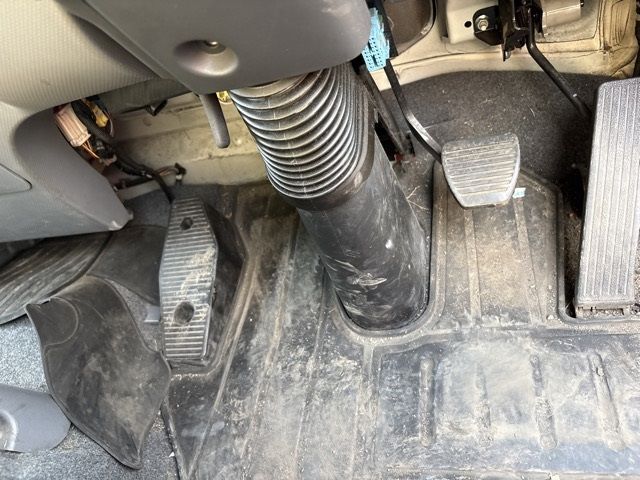 2013 Isuzu Forward Aluminum van auction photo 4