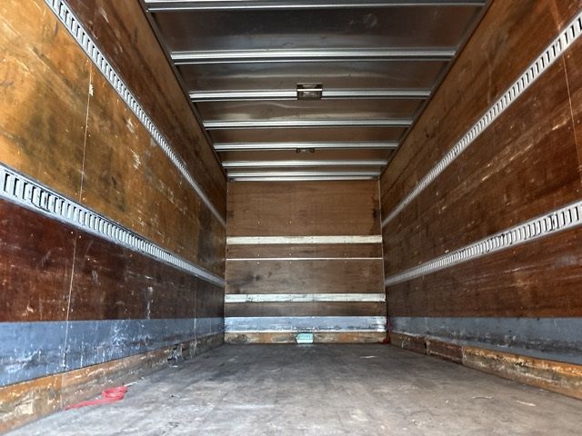 2013 Isuzu Forward Aluminum van auction photo 19